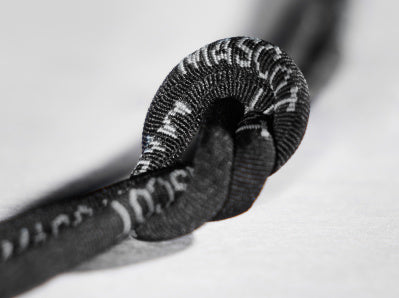 Schnürsenkel mit Logo – schwarz/schwarz